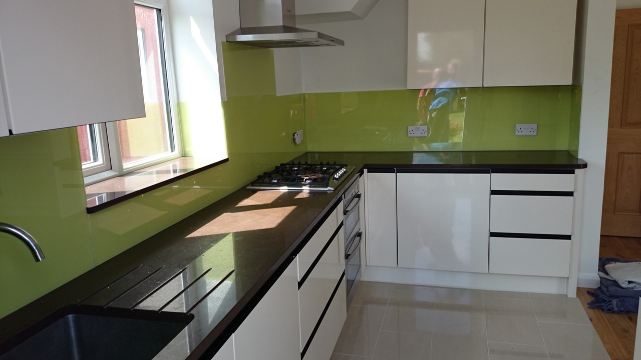 Lime green glass kitchen splashback installed by Norbury glaziers